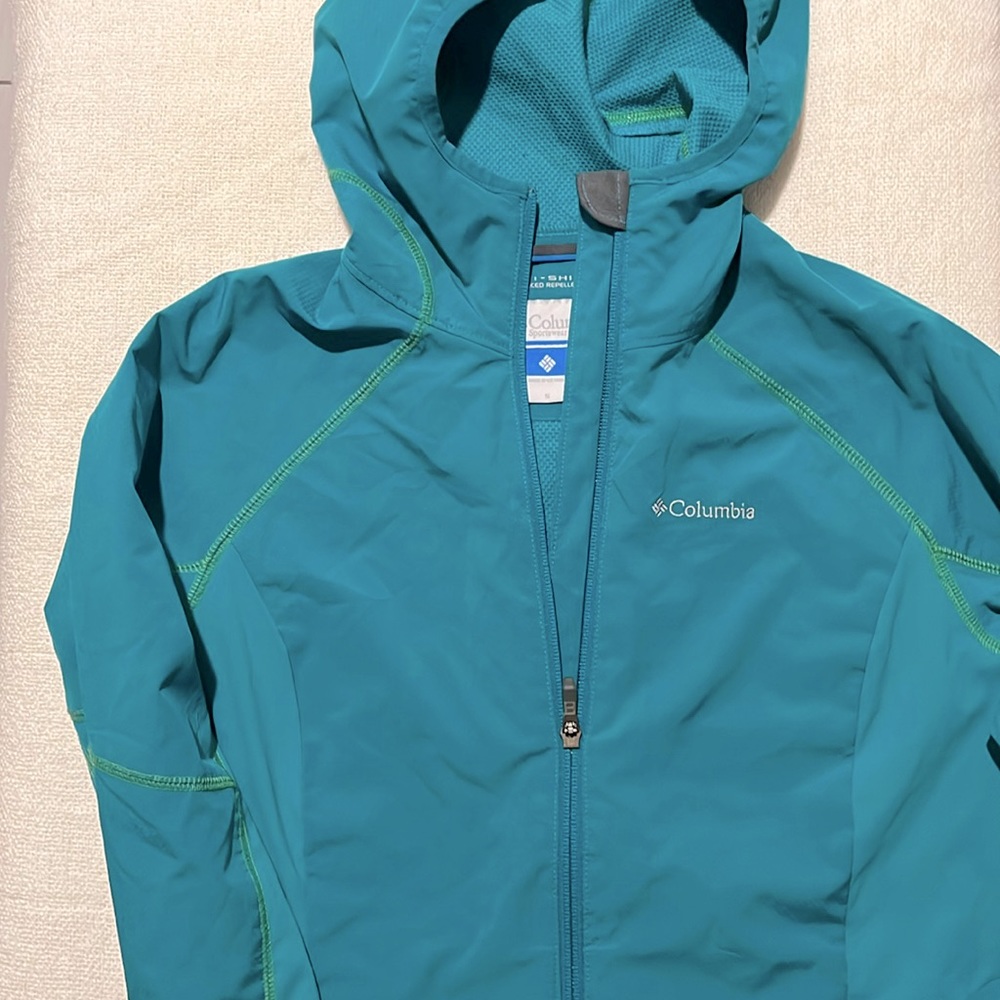 Columbia Jacket Omni Shield size women’s L Sweet as Softshell style